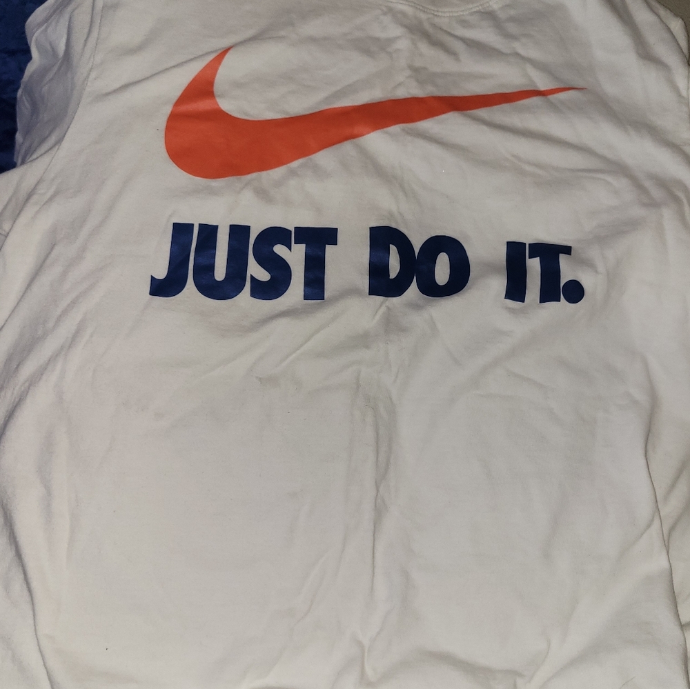 New without tags nike t shirt